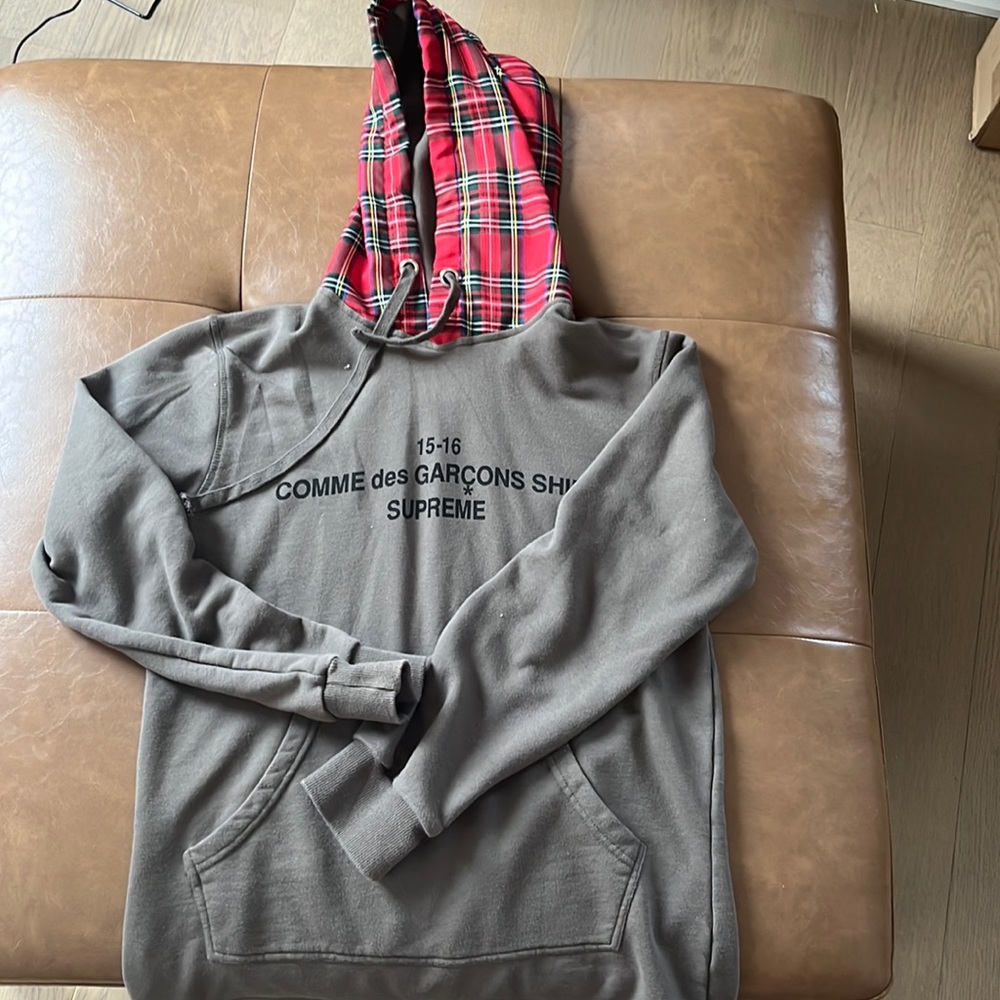 Supreme hoodie good condition